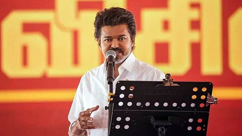 "എന്റെ  പ്രശ്‌നങ്ങള്‍ ഓര്‍ത്ത് വിഷമിക്കേണ്ട"; വിവാഹമോചന വാര്‍ത്തയ്ക്കിടയില്‍ വിജയ്  