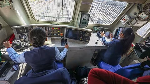 റെയിൽവേ റണ്ണിങ് സ്റ്റാഫ്