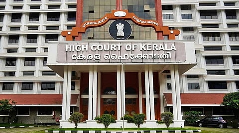 ശബരിമല സ്വർണക്കൊള്ള കേസ്: എസ്‌ഐടി അന്വേഷണത്തില്‍ തൃപ്തിയെന്ന് ഹൈക്കോടതി