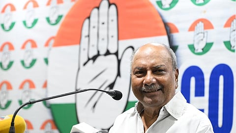 എ.കെ.  ആൻ്റണി