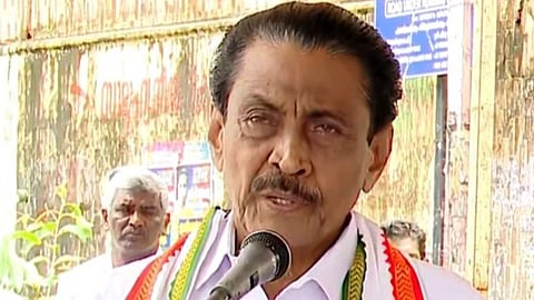 "രാഷ്‌ട്രീയ എതിരാളികൾ അക്രമത്തിന് വന്നാൽ 
ഉടൻ ബ്ലൗസ് വലിച്ച് കീറണം"; വിവാദ വെളിപ്പെടുത്തലുമായി ഇടുക്കി ഡിസിസി പ്രസിഡൻ്റ്