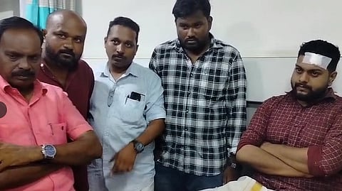 കുന്നത്തൂരിലെ എൽഡിഎഫ് സ്ഥാനാർഥിയുടെ റോഡ് ഷോയ്ക്കിടെ കല്ലേറ്; രണ്ട് പ്രവർത്തകർക്ക് പരിക്ക്