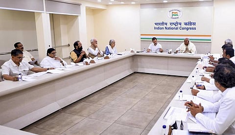 ഇന്ന് കോൺഗ്രസിന്റെ അടിയന്തര വര്‍ക്കിംഗ് കമ്മിറ്റി യോഗം; 33 ശതമാനം സംവരണവും തെരഞ്ഞെടുപ്പും ചര്‍ച്ച 