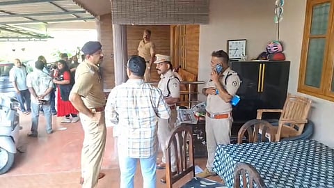 കോഴിക്കോട് ബന്ധുവായ പെൺകുട്ടിയെ 
കഴുത്ത് ഞെരിച്ച് കൊലപ്പെടുത്തി 
യുവാവ് ജീവനൊടുക്കി