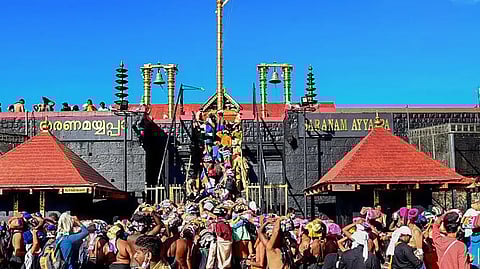 "അയ്യപ്പൻ നൈഷ്ഠിക ബ്രഹ്മചാരി, യുവതികളെ അകറ്റി നിർത്തുന്നത് പ്രതിഷ്ഠയുടെ സ്വഭാവം നിലനിര്‍ത്താൻ"; ശബരിമല യുവതീ പ്രവേശനത്തിൽ ദേവസ്വം ബോർഡ്