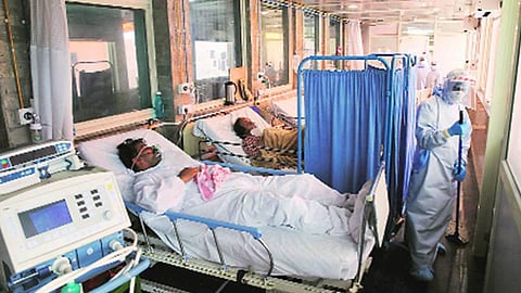 രോഗത്തെക്കാൾ  ഗുരുതരം; കാലതാമസത്തിൽ കുടുങ്ങി സിജിഎച്ച്എസ് 
ഫയലുകൾ, വലഞ്ഞ് രോഗികൾ 