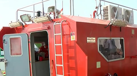 ആറ് മാസമായി ഫിറ്റ്നസില്ല! നോക്കുകുത്തിയായി ബേപ്പൂരിലെ കാരുണ്യ മറൈന്‍ ആംബുലൻസ്; പ്രതിഷേധവുമായി മത്സ്യത്തൊഴിലാളികൾ