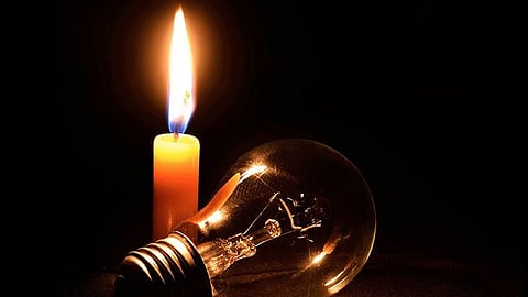 സംസ്ഥാനത്ത് അപ്രഖ്യാപിത ലോഡ്ഷെഡിങ്?  പലയിടത്തും വൈദ്യുതി മുടങ്ങുന്നതായി പരാതി