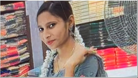 മോണിക്ക