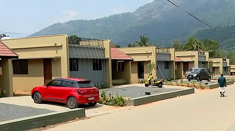 ചൂരൽമല ദുരന്തബാധിതർക്ക് മുസ്ലീം ലീഗിൻ്റെ കൈത്താങ്ങ്; കൈമാറിയ വീടുകളുടെ ഗൃഹപ്രവേശം ഇന്ന്