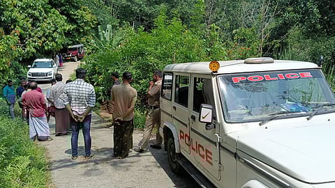 മാങ്കുളത്ത് കാണാതായ മെമ്പറെ ആളൊഴിഞ്ഞ വീട്ടിലെ ശുചിമുറിയിൽ നിന്ന് കണ്ടെത്തി; ദുരൂഹത ആരോപിച്ച് നാട്ടുകാർ