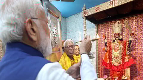 Narendra Modi prayed at Thanthania Kalibar temple
