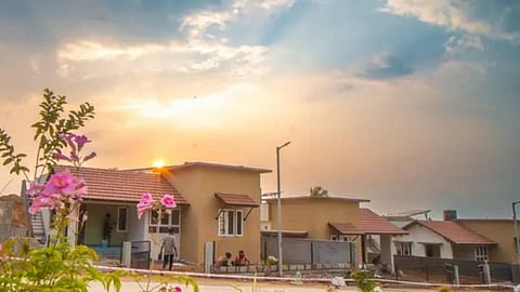 വയനാട് ടൗൺഷിപ്പ്: ഗുണഭോക്താക്കൾക്ക് വീടുകൾ കൈമാറി തുടങ്ങി, ഏഴ് കുടുംബങ്ങൾക്ക് താക്കോൽ നൽകി