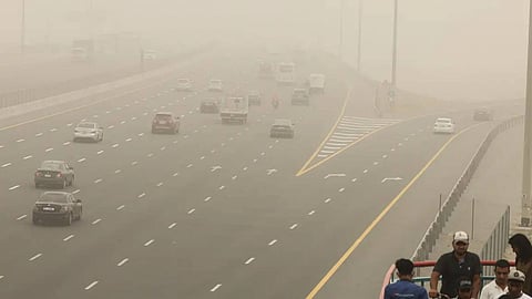 ചൂട് 44 ഡിഗ്രി വരെ ഉയർന്നേക്കും, ഒപ്പം പൊടിക്കാറ്റും; യുഎഇയിലെ  ഈയാഴ്ചത്തെ കാലാവസ്ഥ