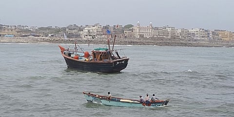 മത്സ്യ ബന്ധനത്തിന് പോയ 22 ഇന്ത്യക്കാർ ശ്രീലങ്കൻ നാവിക സേനയുടെ പിടിയിൽ
