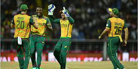 മഴയ്ക്കും തോൽപ്പിക്കാനായില്ല, ആതിഥേയരെ പുറത്താക്കി ദക്ഷിണാഫ്രിക്ക സെമിയിൽ