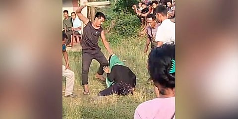 വിവാഹേതര ബന്ധം ആരോപിച്ച് യുവതിക്ക് മർദനം; ദൃശ്യങ്ങൾ സമൂഹ മാധ്യമങ്ങളിൽ പ്രചരിപ്പിച്ചു