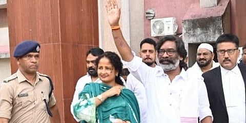 ഹേമന്ത് സോറൻ ജയിൽ മോചിതനായി