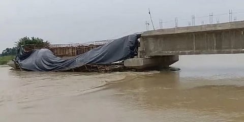 9 ദിവസത്തിനുള്ളിൽ 5 പാലങ്ങൾ തകർന്നു; പരിഹാസവുമായി തേജസ്വി യാദവ്