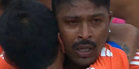 കഴിഞ്ഞ 6 മാസങ്ങള്‍ വളരെ മോശമായിരുന്നു, ഒരു വാക്ക് പോലും സംസാരിച്ചില്ല: കണ്ണീരണിഞ്ഞ് ഹാർദിക് പാണ്ഡ്യ