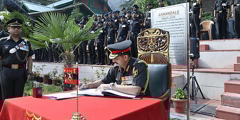 ലഫ്റ്റനന്‍റ്  ജനറല്‍ ദേവേന്ദ്ര ശര്‍മ്മ ആര്‍മി ട്രയിനിങ് കമാന്‍ഡിങ് ചീഫായി ചുമതലയേറ്റു