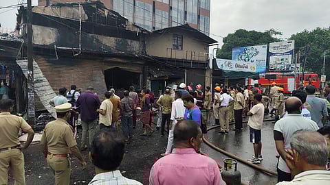 കോഴിക്കോട് മുതലക്കുളത്ത് ഹോട്ടലിൽ തീപിടുത്തം