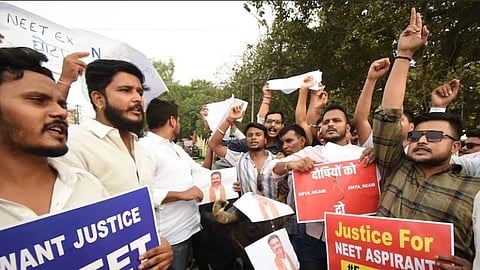 നീറ്റ് യുജി കൗൺസിലിംഗ് മാറ്റിവെച്ചു