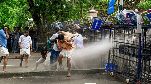 തലസ്ഥാനത്തെ യുദ്ധക്കളമാക്കി കെഎസ്‌യു മാർച്ച്; പൊലീസും വിദ്യാർഥികളും ഏറ്റുമുട്ടി