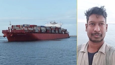 അഭിമാനനിമിഷത്തിൽ പ്രജീഷിൻ്റെ കുടുംബം; വിഴിഞ്ഞം അന്താരാഷ്ട്ര തുറമുഖത്ത് എത്തിയ ആദ്യ കപ്പലിലെ മലയാളി ജീവനക്കാരൻ