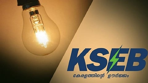 തിരുവമ്പാടിയിൽ കെഎസ്ഇബി ജീവനക്കാർക്കെതിരായ പരാതി;
തൽക്കാലം കടുത്ത നടപടി പാടില്ലെന്ന് ഹൈക്കോടതി