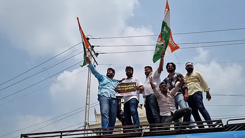കശ്മീരില്‍ ഗവര്‍ണര്‍ക്ക് കൂടുതല്‍ അധികാരങ്ങള്‍; കേന്ദ്രസര്‍ക്കാര്‍ നടപടിയില്‍ പ്രതിഷേധിച്ച് യൂത്ത് കോണ്‍ഗ്രസ്