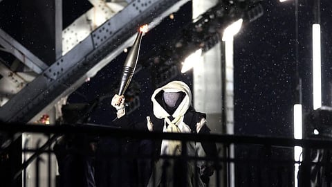 ഒളിംപിക്സ് ഉദ്ഘാടനച്ചടങ്ങിലെ മുഖംമൂടിക്കാരായ രണ്ട് പേർ ആരാണ്?