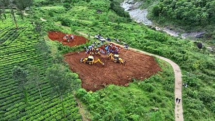 മൃതദേഹങ്ങൾക്കായി ഒരുക്കിയ കുഴിമാടങ്ങൾ