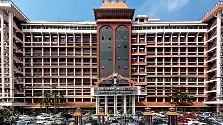 കുത്തനെ ചരിഞ്ഞ  മലമേഖലയിൽ നിന്നുള്ള മണ്ണ് നീക്കം ചെയ്യലിൽ  വിലക്കേർപ്പെടുത്തി ഹൈക്കോടതി