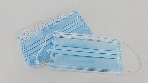 പ്രവർത്തന ക്ഷമത കുറഞ്ഞ മാസ്ക് നിർമാണ യന്ത്രം നൽകി വഞ്ചിച്ചു: കമ്പനിക്ക് 12.88 ലക്ഷം രൂപ പിഴ വിധിച്ച് എറണാകുളം ഉപഭോക്തൃ കോടതി