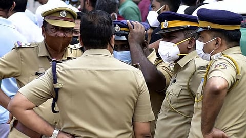 ഓണത്തിന് പൊലീസുകാർക്ക് അവധിയില്ല;
ഉത്തരവ് പുറത്തുവിട്ട് പത്തനംതിട്ട ജില്ലാ പോലീസ് മേധാവി