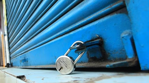 പെരുമ്പാവൂരിൽ വ്യാപാരി ഹർത്താൽ ആരംഭിച്ചു; കടകൾ അടച്ചിടും, ജിഎസ്‌ടി ഓഫീസിലേക്ക് മാർച്ച്