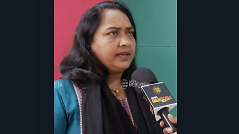 "ആ സംവിധായകനെ ഞാൻ ചെരിപ്പ് ഊരി അടിക്കാൻ നിന്നതാ.."; വെളിപ്പെടുത്തലുമായി ഉഷ ഹസീന