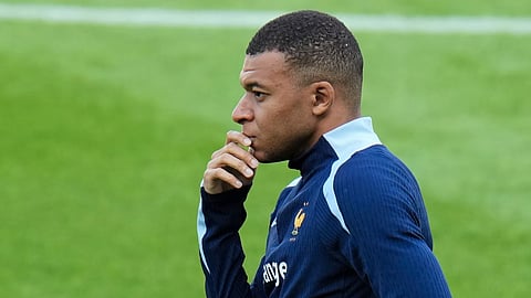 എംബാപ്പെയുടെ എക്സ് അക്കൗണ്ട് ഹാക്ക് ചെയ്തു; ശ്രദ്ധിക്കപ്പെട്ടത് പ്രകോപനപരമായ ട്വീറ്റുകൾ പ്രത്യക്ഷപ്പെട്ടതോടെ