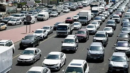 പുതിയ അധ്യയന വർഷം ആരംഭിക്കാനിരിക്കെ നഗരത്തിലെ ഗതാഗത തിരക്ക് കുറയ്ക്കാനുള്ള നടപടികളുമായി കുവൈത്ത്