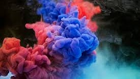 കോഴിക്കോട് നാദാപുരത്ത് കളർ പുക പടർത്തി യുവാക്കളുടെ സാഹസിക യാത്ര; മറ്റു വാഹനങ്ങൾക്ക് സൈഡ് നൽകിയില്ലെന്നും പരാതി