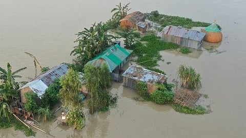 ബംഗ്ലാദേശ് വെള്ളപ്പൊക്കം; മരണസംഖ്യ  71 ആയി, ലക്ഷക്കണക്കിനാളുകൾ ഒറ്റപ്പെട്ടു
