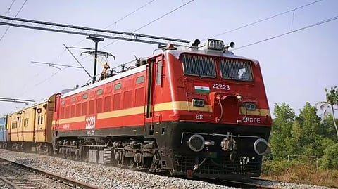 തിരുനാവായ കുംഭമേള: കുറ്റിപ്പുറം സ്റ്റേഷനിൽ മൂന്ന് ട്രെയിനുകൾക്ക് താൽക്കാലിക സ്റ്റോപ്പ് അനുവദിച്ച് റെയിൽവേ