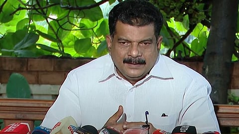 മുഖ്യമന്ത്രി തലയ്ക്ക് വെളിവില്ലാതെ എന്തൊക്കെയോ പറയുന്നു: പി.വി. അൻവർ