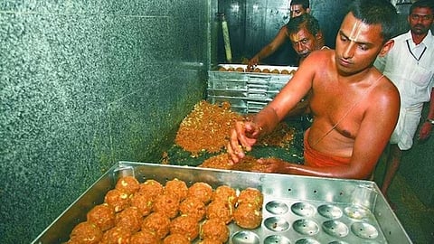 തിരുപ്പതി ലഡു വിവാദം: എസ്ഐടി അന്വേഷണം നിർത്തിവെച്ച് ആന്ധ്രാപ്രദേശ് സർക്കാർ