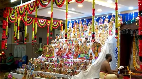 നവരാത്രി ആഘോഷം; വര്‍ണാഭമായി ബൊമ്മക്കൊലു ഒരുക്കി കോഴിക്കോട് തളി ബ്രാഹ്‌മണ സമൂഹമഠം