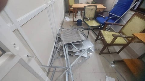 സെക്രട്ടറിയേറ്റിൽ സീലിങ്ങിന്റെ ഭാഗം അടർന്ന് വീണു; സഹകരണ വകുപ്പ് ഉദ്യോഗസ്ഥന് പരുക്ക്