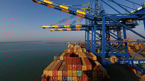 ഒരു കപ്പലിൽ നിന്നു മാത്രം കൈകാര്യം ചെയ്തത് 10,330 കണ്ടെയ്നറുകൾ; പുതിയ നേട്ടവുമായി വിഴിഞ്ഞം അന്താരാഷ്ട്ര തുറമുഖം