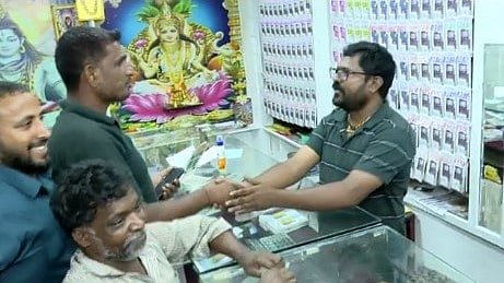 ഓണം ബമ്പർ വിജയി അൽത്താഫ് വയനാട്ടിലെത്തി; നാഗരാജിനെ കണ്ടു, വൻ സ്വീകരണം