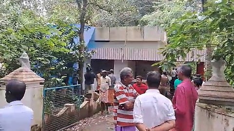 ചോറ്റാനിക്കരയിൽ കുട്ടികളടക്കം ഒരു കുടുംബത്തിലെ നാലുപേർ 
മരിച്ച നിലയിൽ